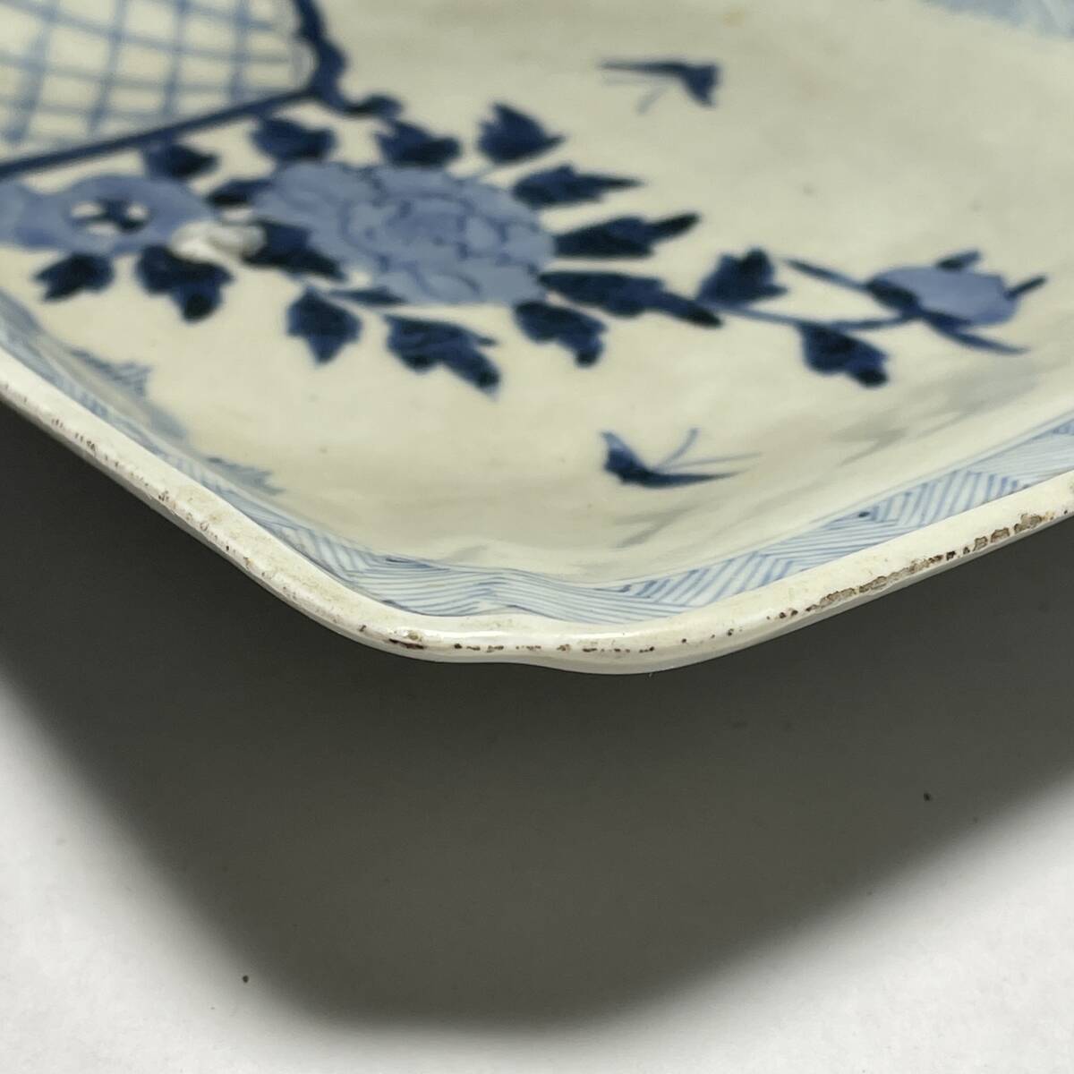 茂蔵】古染付花蝶図角皿 「玩」銘 虫食い 古渡り 唐物 伝世品 菓子器 