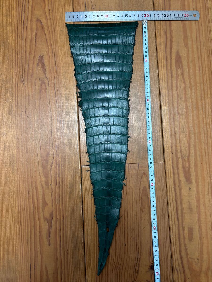 クロコダイル　グリーン　マット　ワニ革　レザークラフト　革細工　国内生産　国内鞣製　テール　小物　折り財布_1