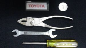 ＜10027＞　その①　TOYOTA　トヨタブランド　KTC　コンビネーションプライヤー・スパナ