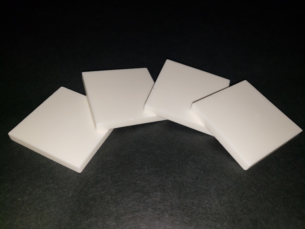 サウンドギーク 高純度 アルミナ インシュレーター 50×50×6mm 4枚セット 音響機器用 制振材 検索用 オーディオFSK_1