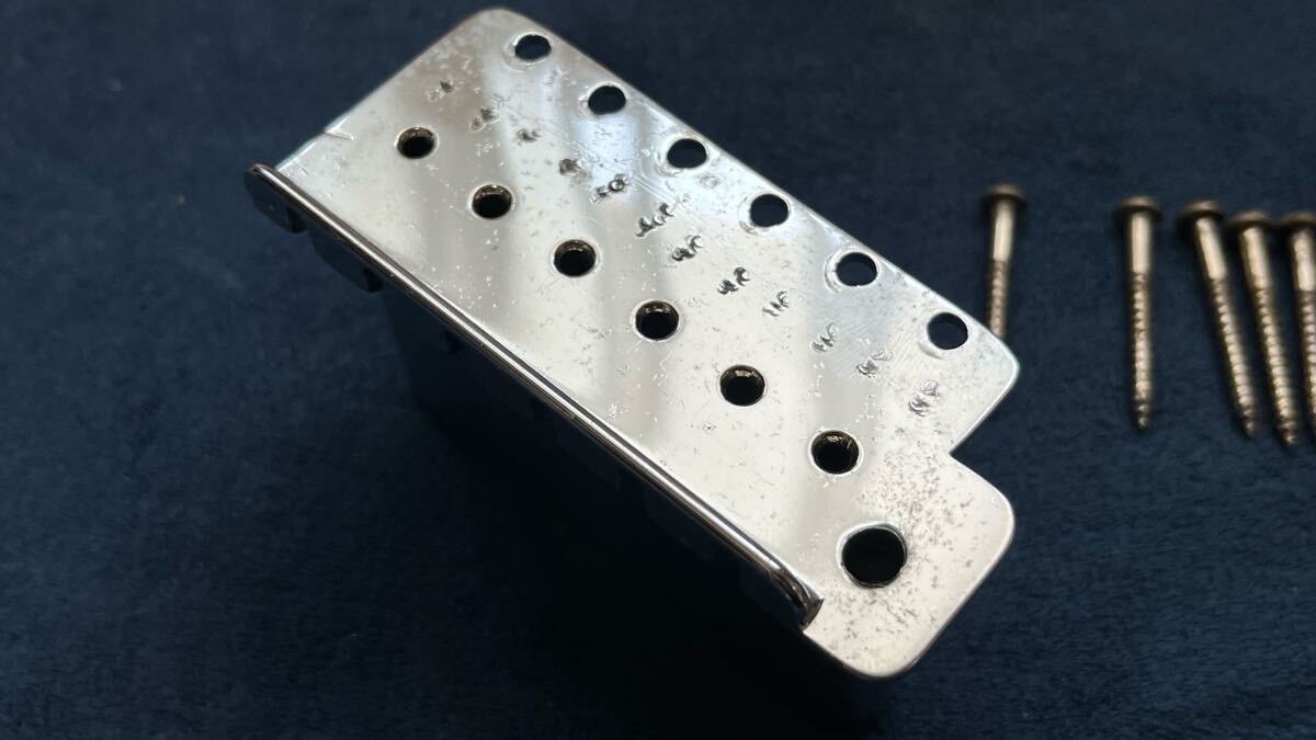 【ジャンク】一体型 トレモロ ブリッジ ダイキャスト fender？ ストラト用_1