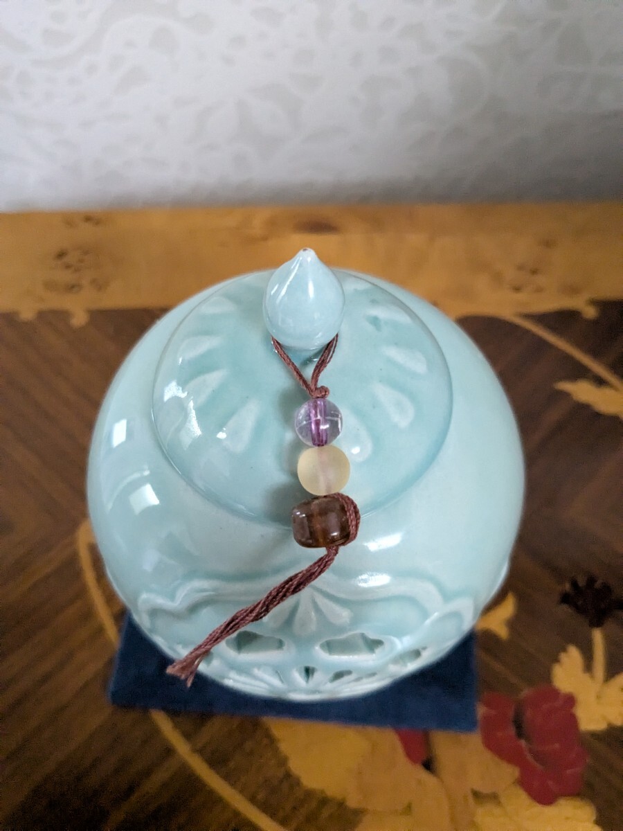 青磁 蓋付四つ足 香炉_3