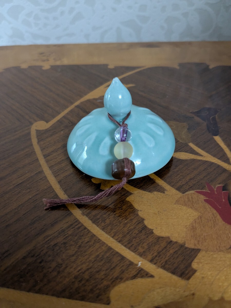 青磁 蓋付四つ足 香炉_5