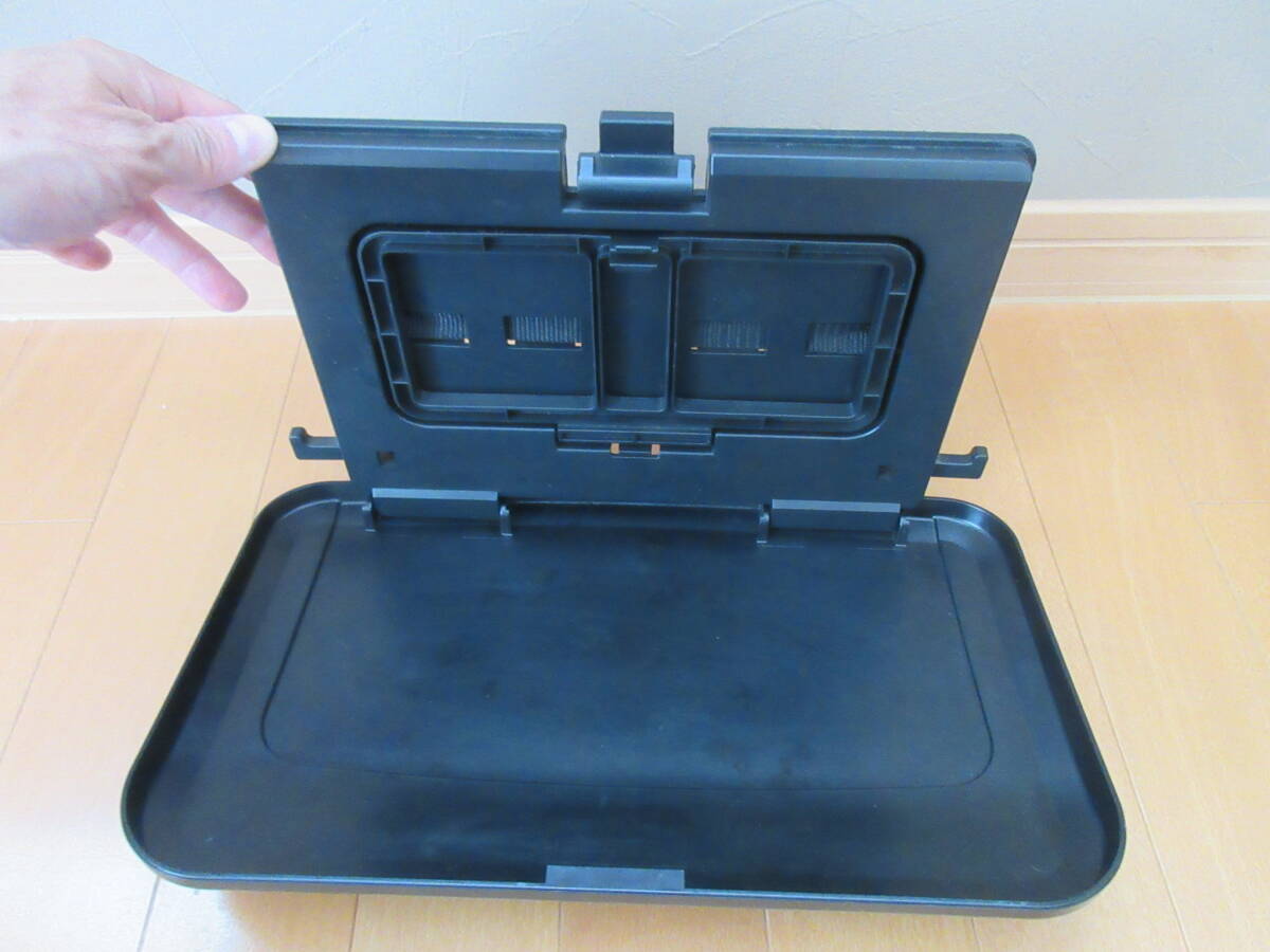 車　２列目テーブル、ドリンクホルダー(収納形)_4