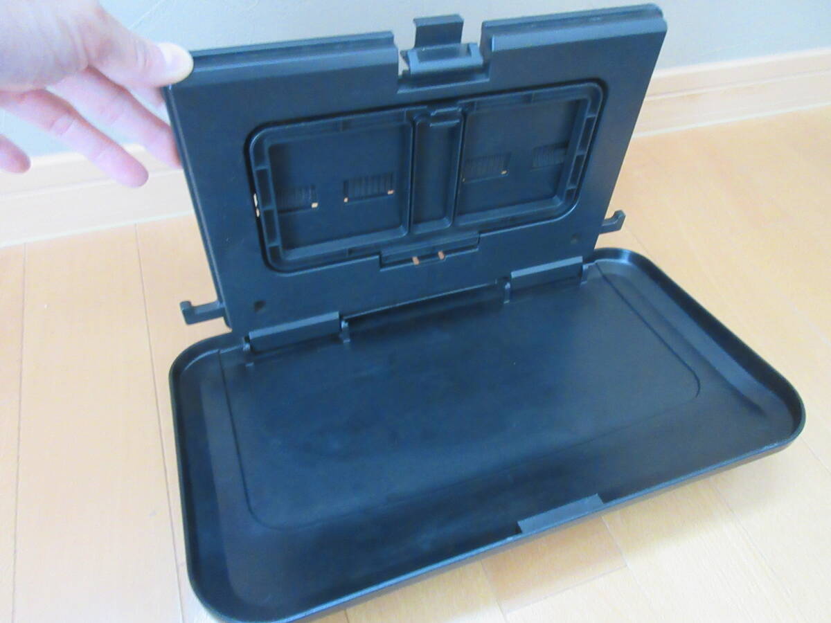 車　２列目テーブル、ドリンクホルダー(収納形)_5