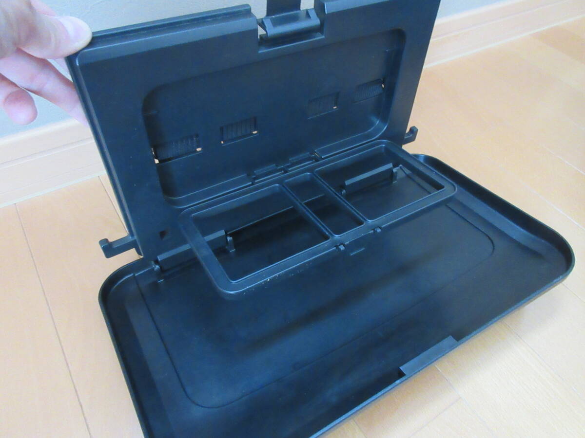 車　２列目テーブル、ドリンクホルダー(収納形)_7