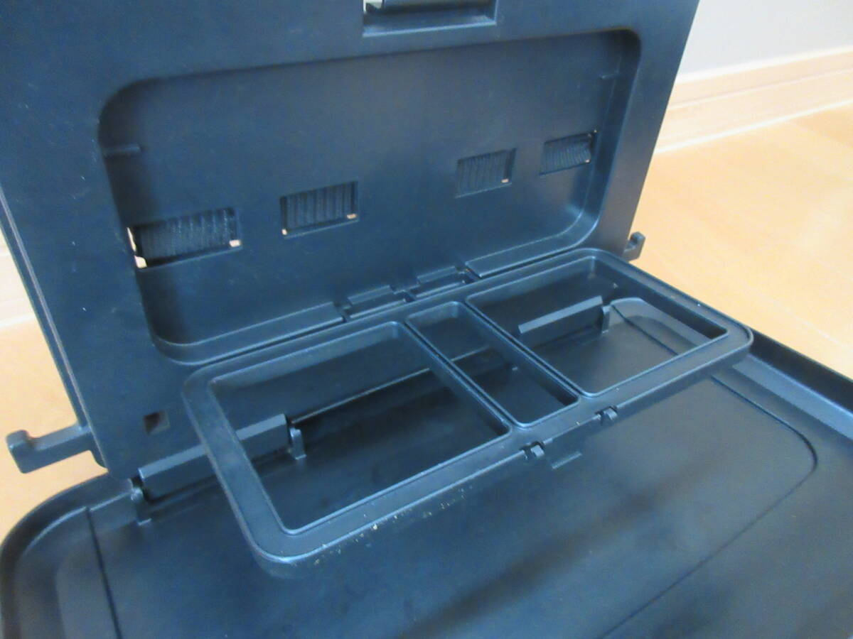 車　２列目テーブル、ドリンクホルダー(収納形)_8