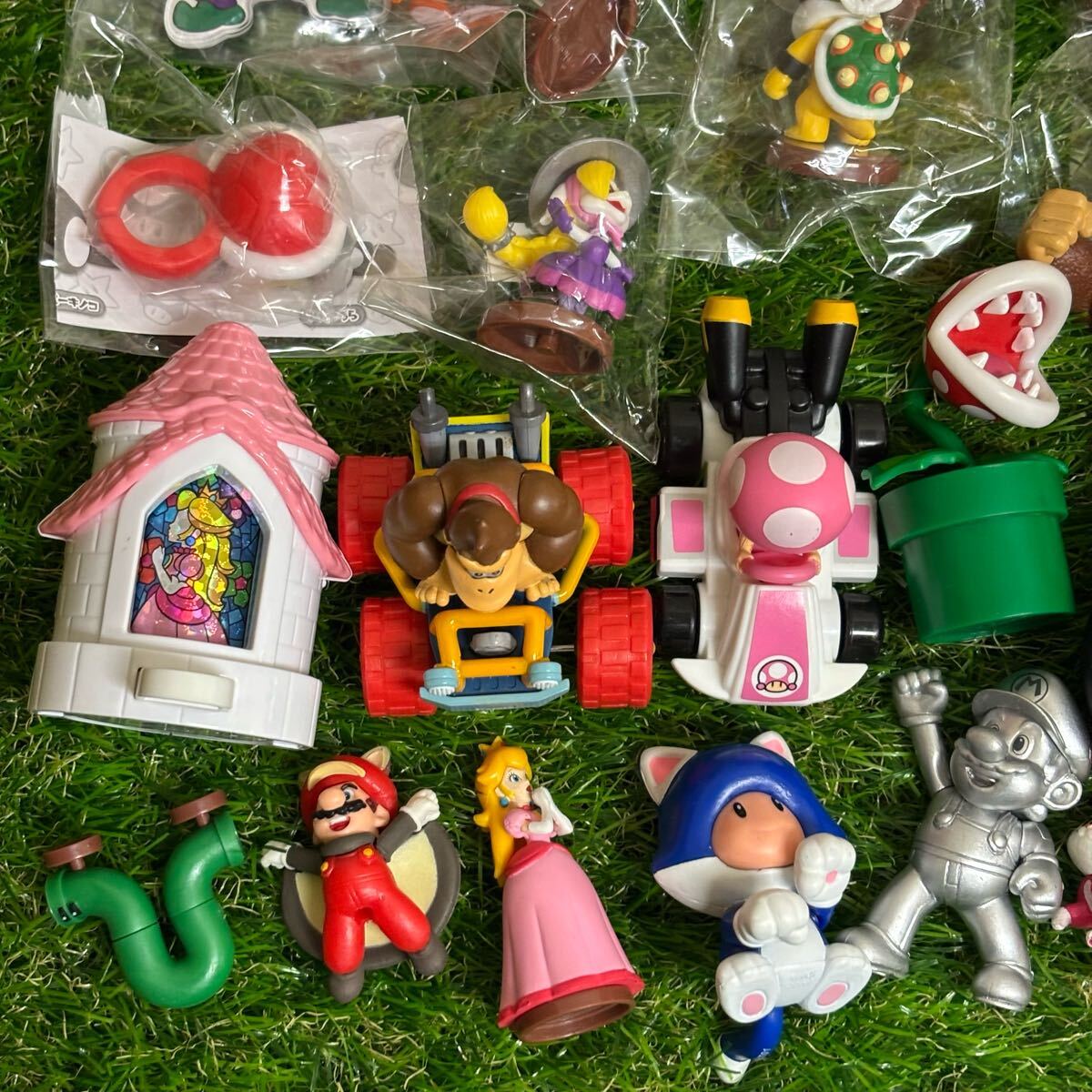 ピーチ城　クッパ城　マリオカートやフィギュア 大量まとめ売り　中古品 184 スーパー マリオ ブラザーズ まとめ売り グッズ フィギュア セット
