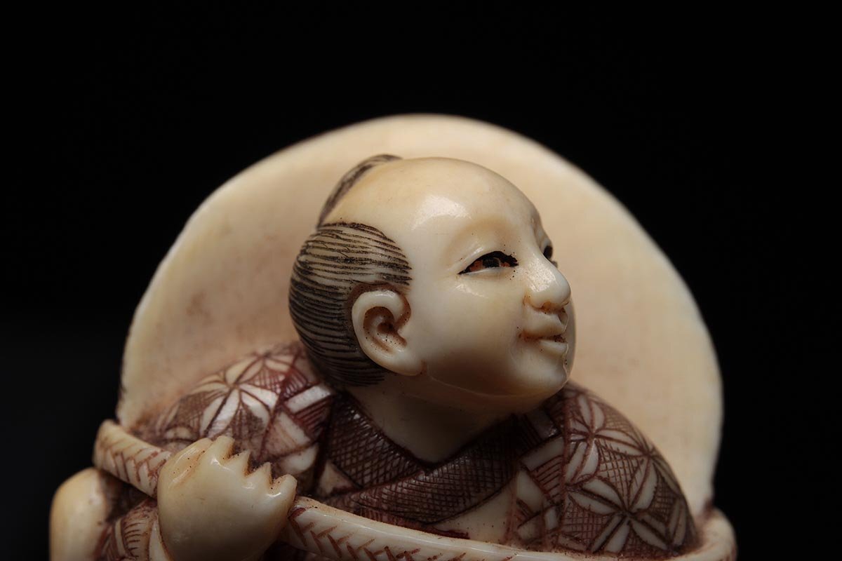 FA528 時代提げ物【浦口 銘】鯨歯彫「大黒面売人物」根付 縦3.9cm・牙