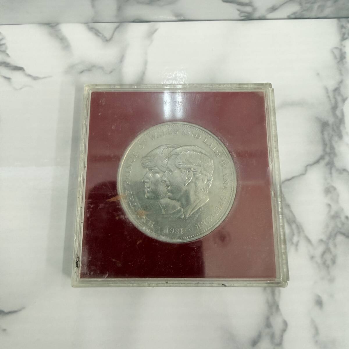 チャールズ皇太子ダイアナ妃御成婚記念コインの値段と価格推移は？｜1