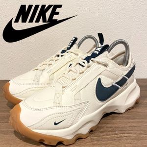 NIKE W TC7900 ナイキ ティーシー7900 アイボリー ネイビー レディース ローカットスニー