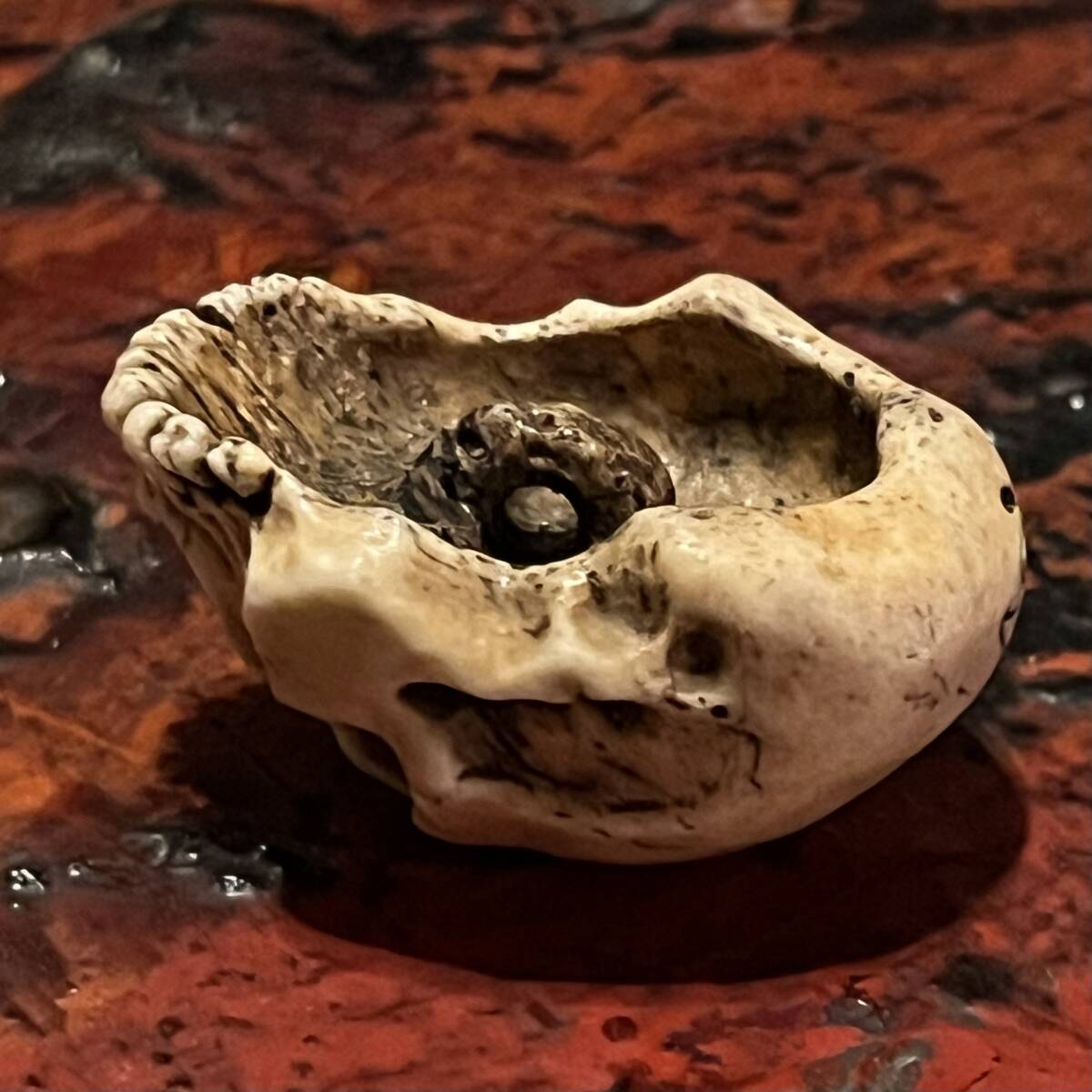 野晒し 髑髏 根付 鹿角彫り 銘有 ドクロ 和装小物 骸骨 スカル Skull