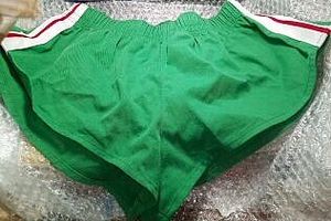 ASICS製、メンズ、ランパン、サカパン、緑に両サイド白に赤線入り、地厚な確りした生地、