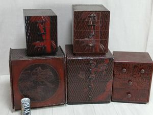 鎌倉彫 箪笥の値段と価格推移は？｜57件の売買データから鎌倉彫 箪笥の 
