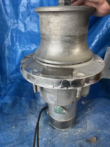  岩崎電機工業　ヤングローラーミニ 12V