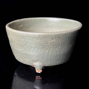 龍泉窯青磁三足香炉の値段と価格推移は？｜3件の売買データから龍泉窯