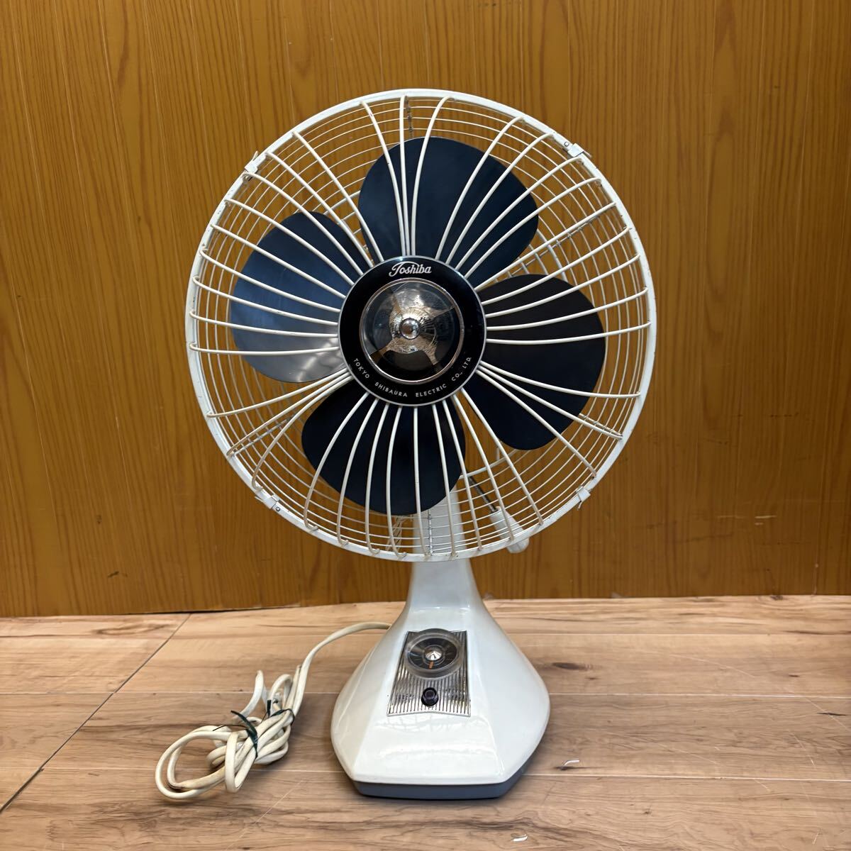 ☆希少☆黒色☆昭和レトロ☆扇風機☆レトロ扇風機☆東芝☆LZ型☆4枚