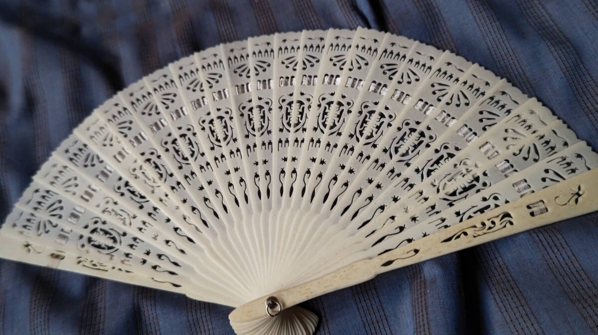 扇子 コレクション整理品 現状出品 鯨歯風 東洋彫刻 細工 根付