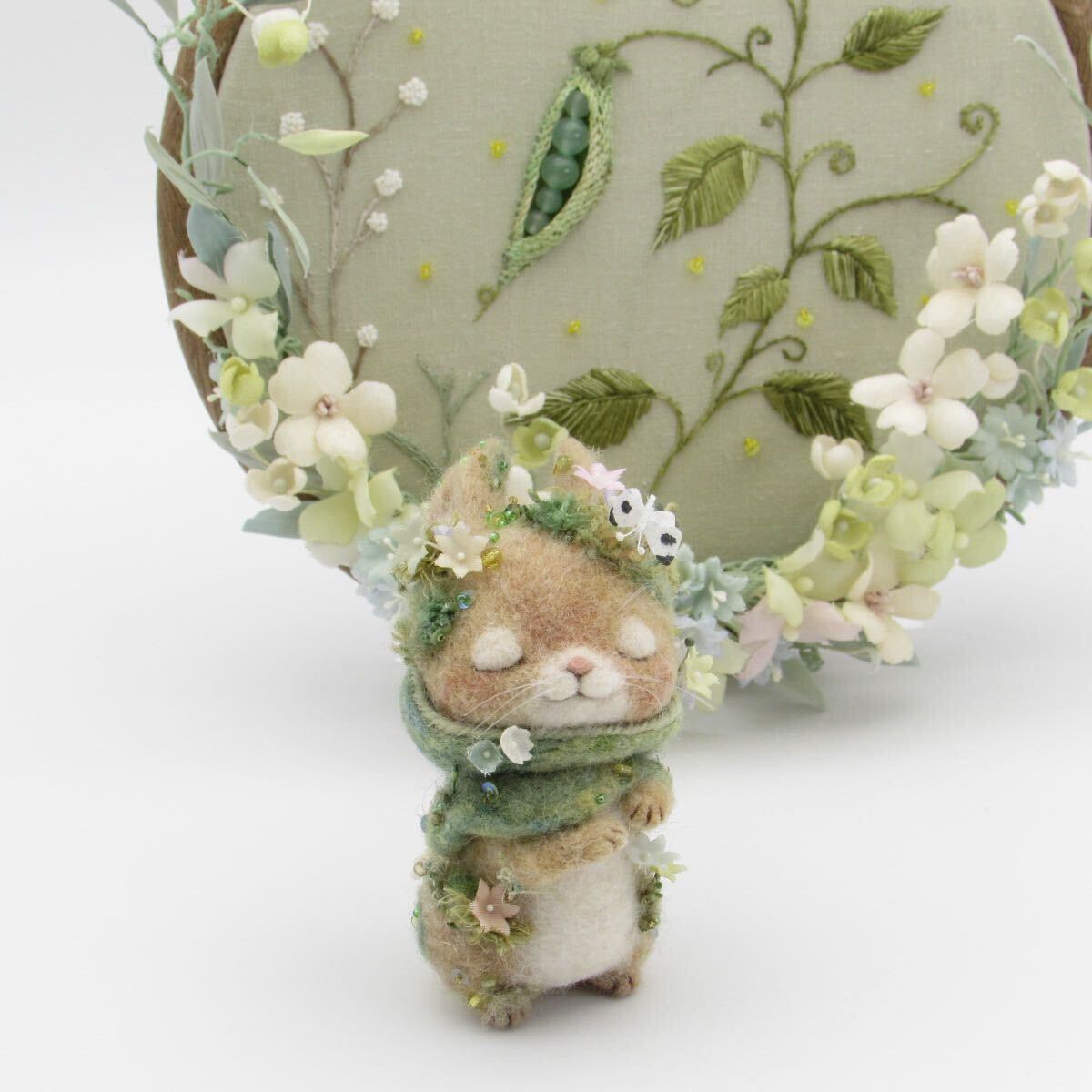 うさぎとえんどう豆 羊毛フェルト 刺繍枠 布花(羊毛フェルト)｜売買