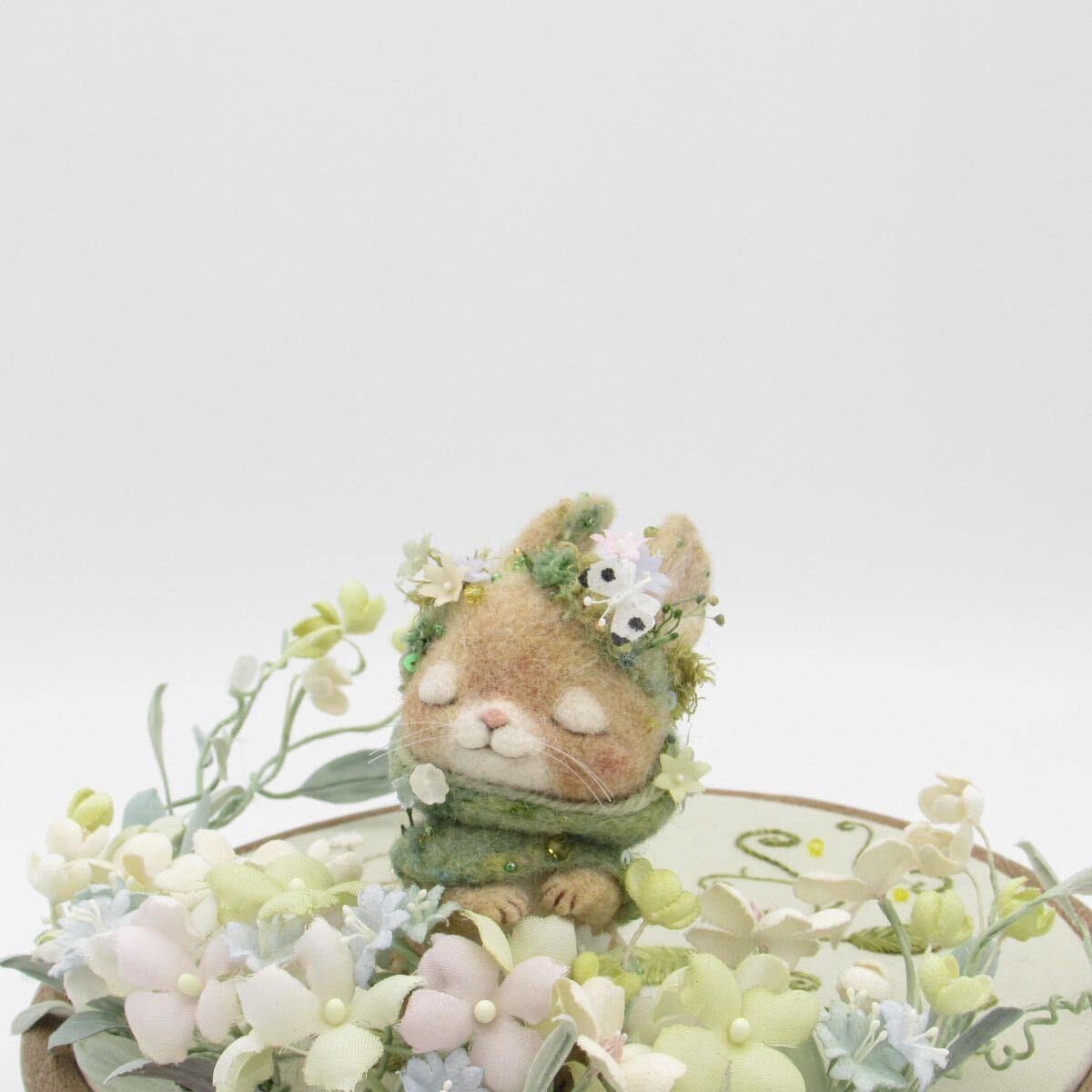 うさぎとえんどう豆 羊毛フェルト 刺繍枠 布花(羊毛フェルト)｜売買
