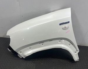 スズキ 純正 クロスビー 《 MN71S 》 右フェンダー P81101-22009038 クロスビー スズキ 純正 個人宅！ DAA-MN71S 右フロントフェンダー
