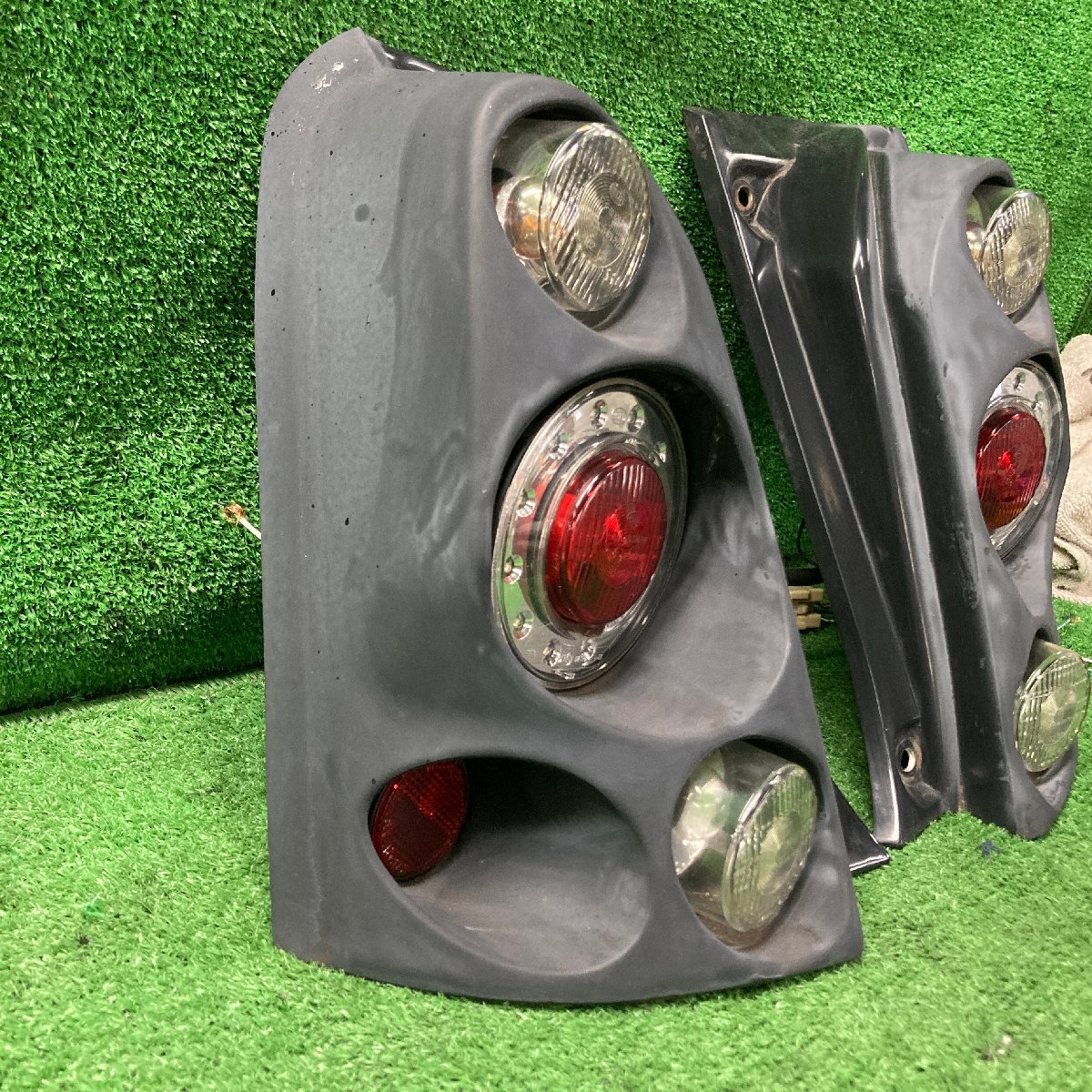 エッセ ECO L235S 左右 テールランプ テールライト HELLA FRP製(W3137