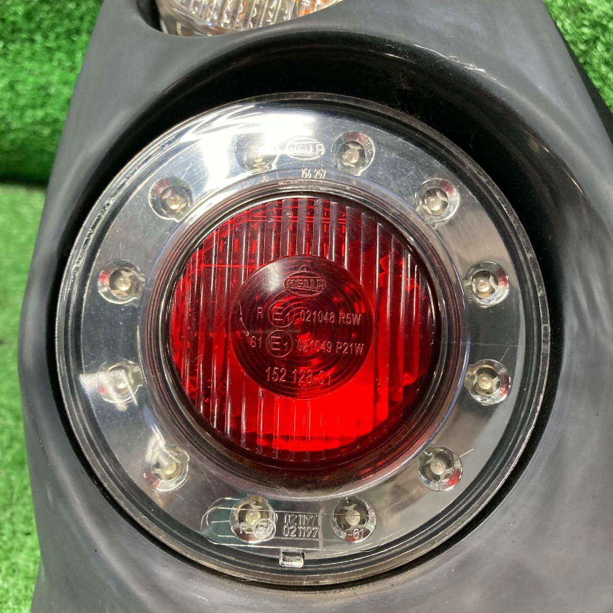 エッセ ECO L235S 左右 テールランプ テールライト HELLA FRP製(W3137