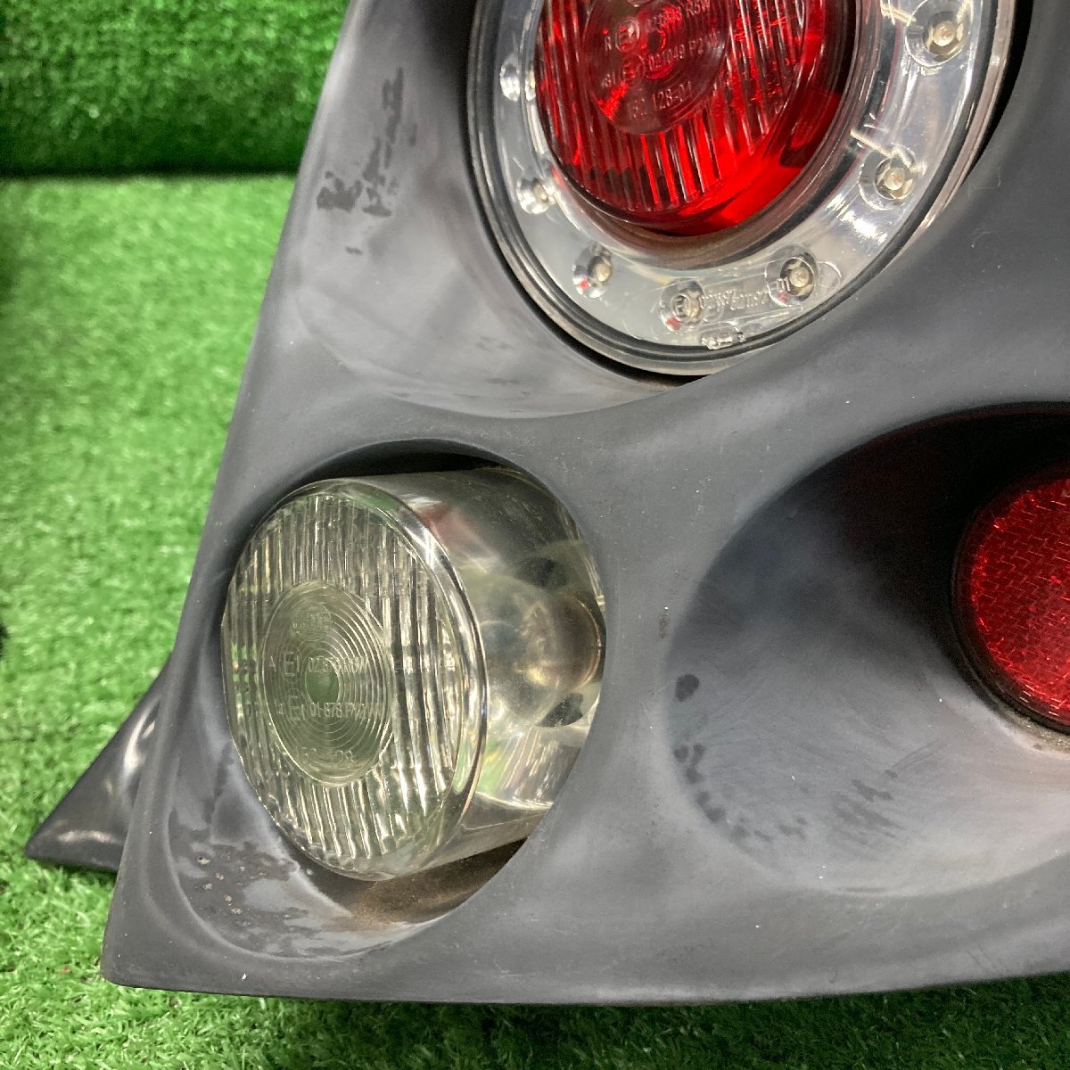 エッセ ECO L235S 左右 テールランプ テールライト HELLA FRP製(W3137
