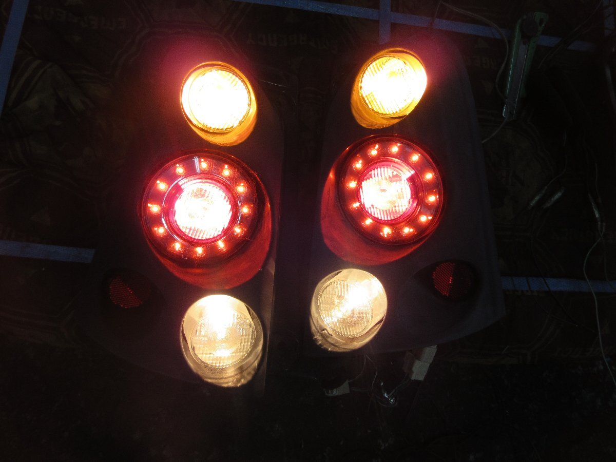 エッセ ECO L235S 左右 テールランプ テールライト HELLA FRP製(W3137