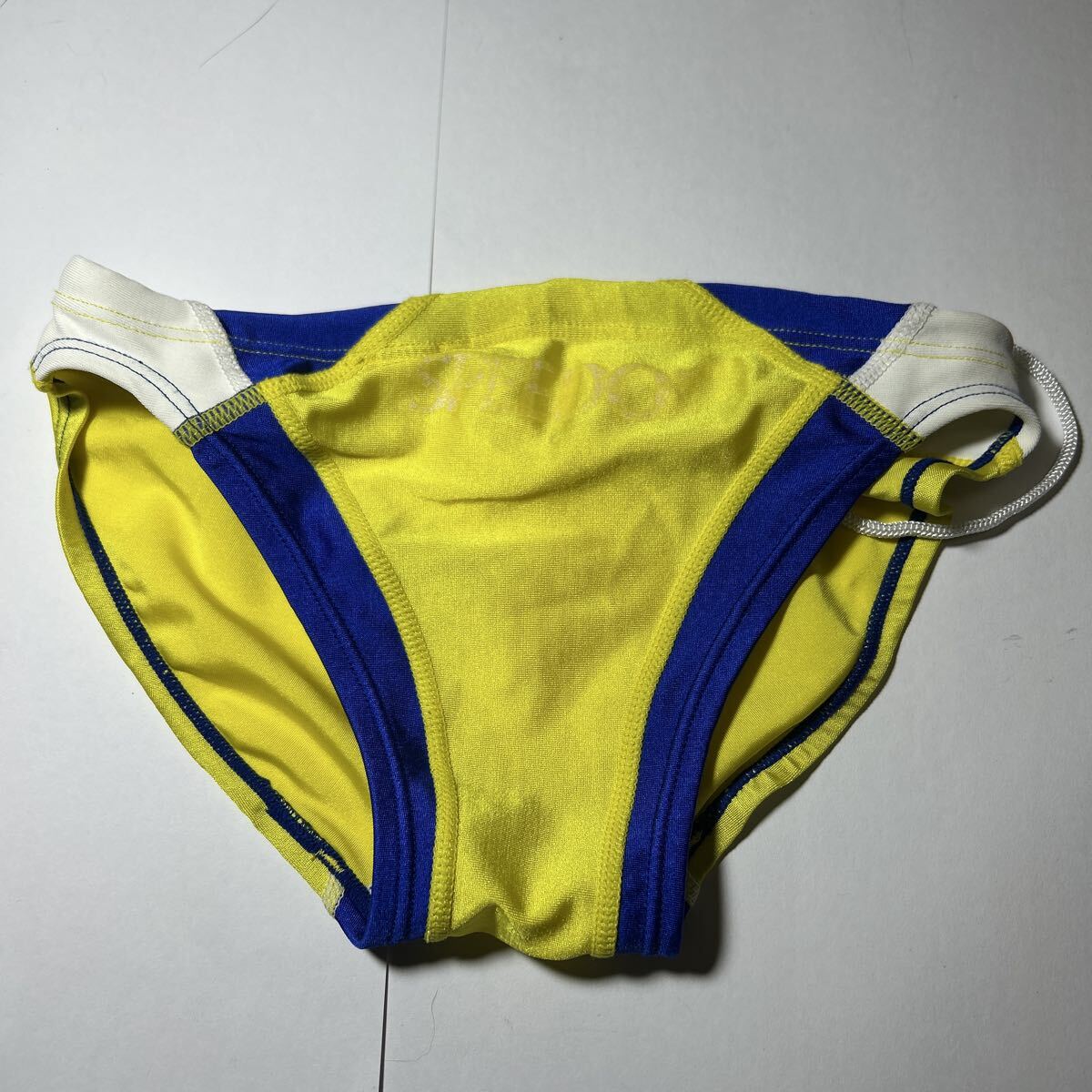 SPEEDO 競泳水着 SSサイズ 青/黄/白 SPEEDOスピード 競パン 競泳水着 サイズS(Sサイズ以下)｜売買された