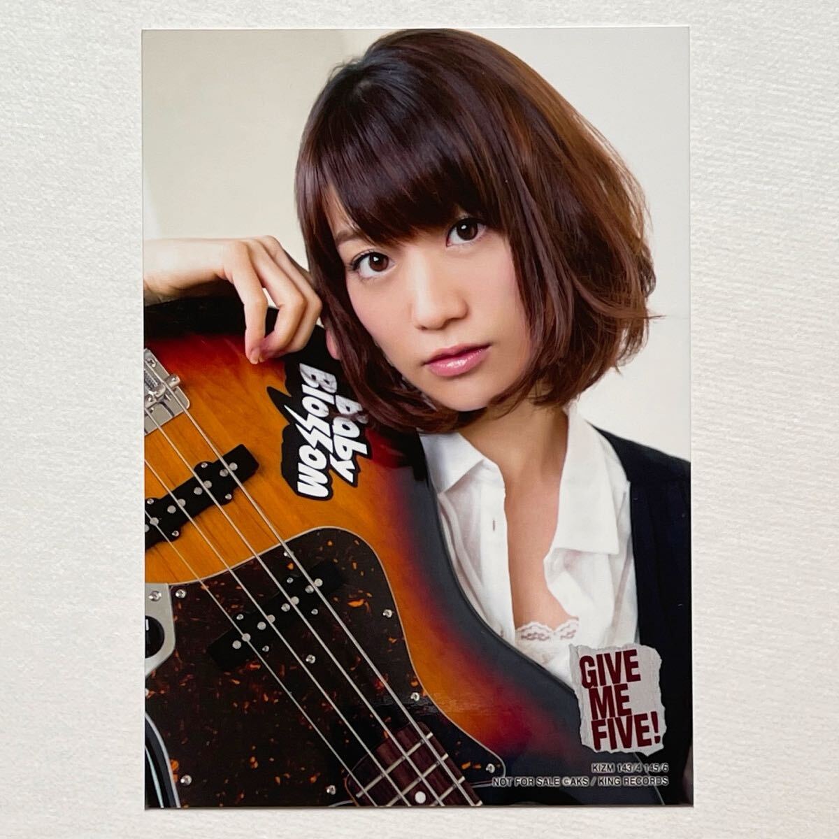 AKB48 生写真 大島優子 GIVE ME FIVE! AKB48 大島優子 GIVE ME FIVE! 通常盤 生写真【傷アリ】(AKB48)｜売買