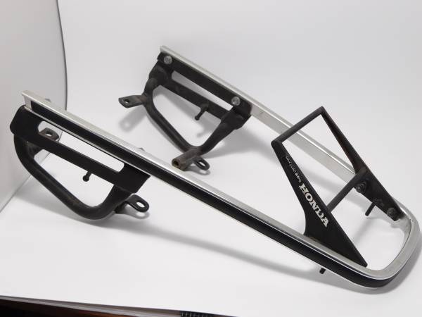 HONDA CBX125F 純正オプション リアキャリア ホンダ CBX125F 純正オプション キャリア 廃盤品 (ホンダ用)｜売買され