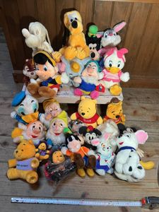 ディズニーランド プーさん ぬいぐるみの値段と価格推移は？｜4件の