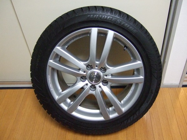 美品★ブリザックREVO2　225/50/17　2011年製スタッドレス4本_1