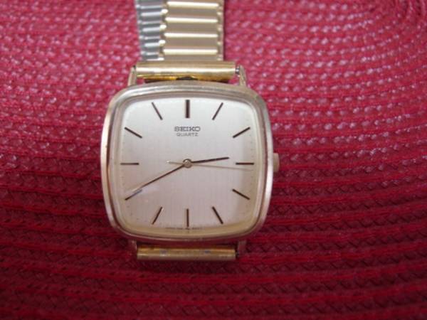 アンティーク　セイコー　シャリオ腕時計　ゴールド　角型