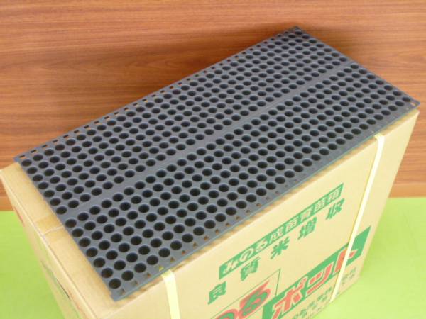 ②みのる産業 みのるポット 成苗育苗箱 30枚入 448穴 みのる純正 ポット448育苗箱 30枚入1ケースの入札履歴 - 入札者