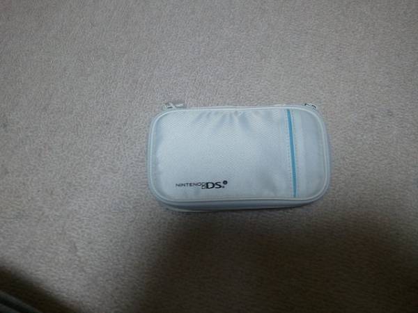 ★☆ニンテンドー DSi 本体 ホワイト 美品 ポーチ付き☆★_2