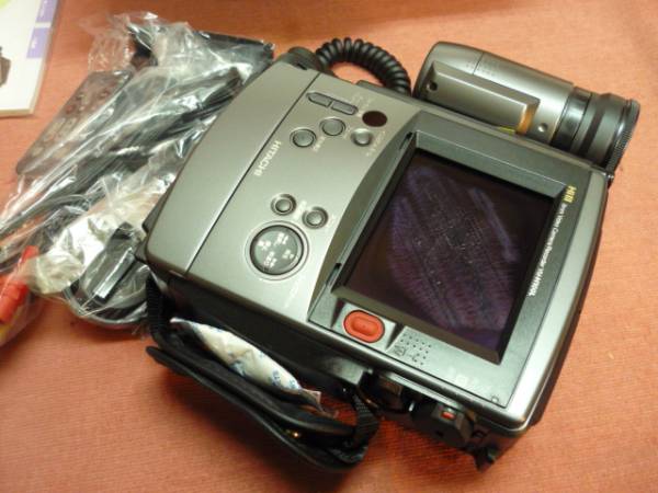箱入「HITACHIはなれワザ8mmビデオカメラ/レコーダー」VM-H100L(8ミリ