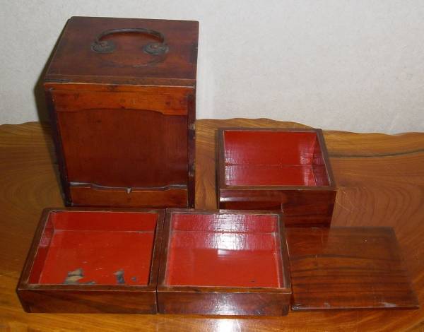 重箱　年代物　木製漆器　骨董　お弁当箱　アンティーク⭐︎希少⭐︎木箱付き ◇昔の弁当箱◇木製 漆器 重箱 明治時代 アンティーク(弁当箱)｜売買
