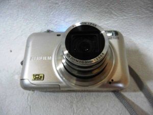 FinePix Z3のYahoo!オークション(旧ヤフオク!)の相場・価格を見る