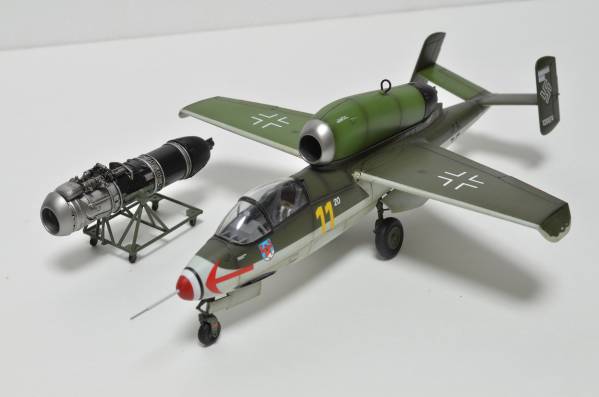 完成品　1/48 ドイツ空軍　He162 A-2 サラマンダー_2