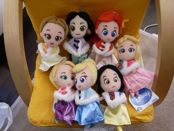 ディズニープリンセス7人 ぬいぐるみ　クリスマス　ドレス_1