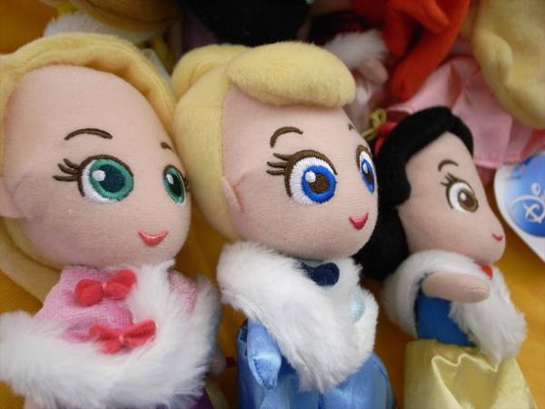 ディズニープリンセス7人 ぬいぐるみ　クリスマス　ドレス_3