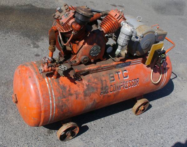 エア コンプレッサー BTC萬歳自動車 CT-222ジャンク品(コンプレッサー  