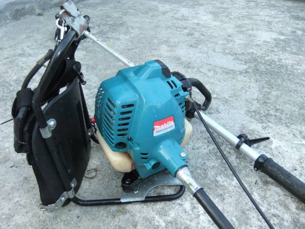 背負い式 草刈り機 マキタ MEM261R ☆格安です(刈払機)｜売買された 