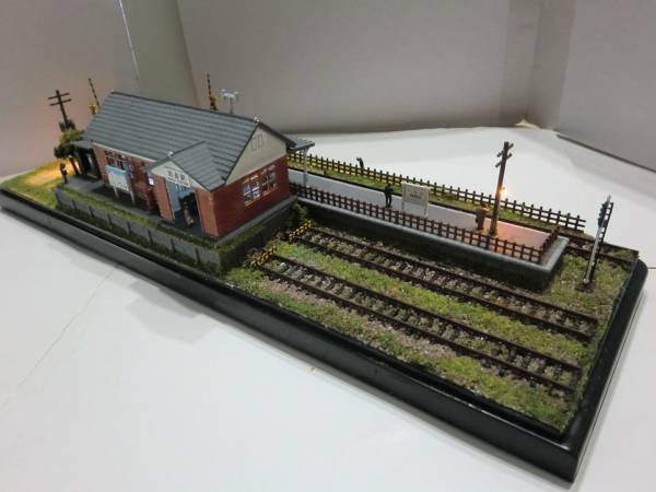 Nゲージ用展示ケース・田舎駅の風景(ストラクチャー)｜売買された