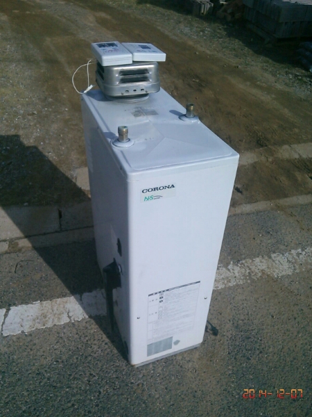 中古石油ボイラーコロナUKB-NS300X標準圧力0.9キロ追い焚き付き(給湯 