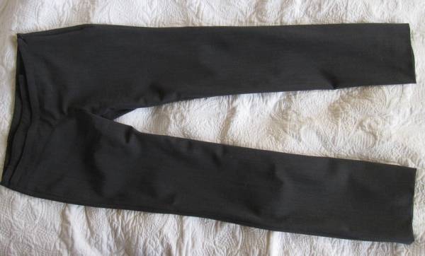 ダークビッケンバーグ　グレーストレートパンツ　４２