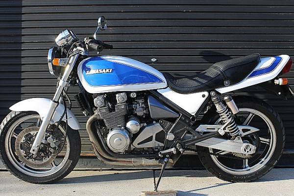 ゼファー400 人気のZ2火の玉 白×青 ニューペイントカスタム(251cc