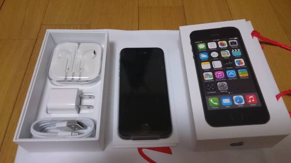 【新品】　未使用　判定○　au iPhone5s 16GB スペースグレー_2
